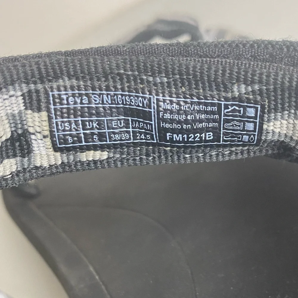 Men’s Teva Hurricane XLT 2 Black White Gray Sports Sandal SZ 6